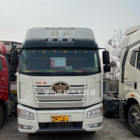 出售多臺二手解放18年460馬力 國五雙驅輕體牽引車 全國分