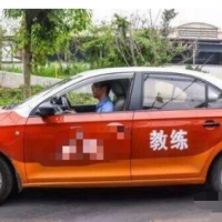 轉(zhuǎn)讓新款桑塔納教練車，車行程2公里,