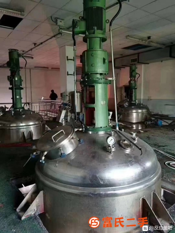 便宜出售5臺3立方不銹鋼電加熱反應釜