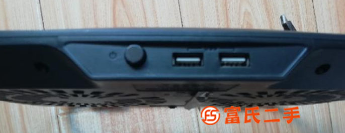 筆記本散熱器低價出售，質量非常好，風量大，噪音小