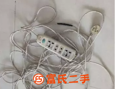 接線板三個15元