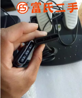 游戲方向盤一套。