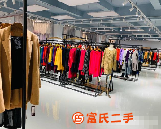 寶薇時尚女士風衣，品牌折扣女裝女褲廠家庫存尾貨批發