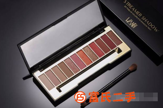 丸碧流光魅影十二色眼影盤給你隔著口罩也勾人的眼妝