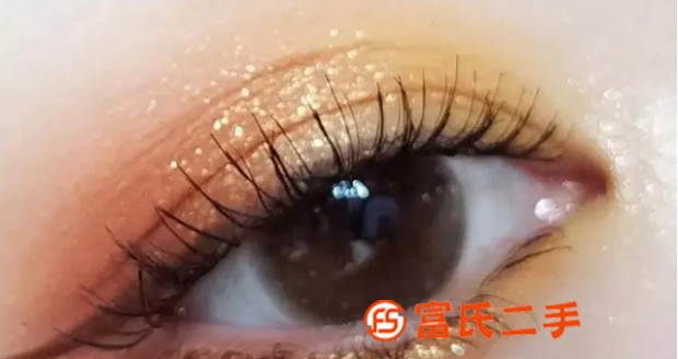 太原化妝培訓(xùn)學(xué)?！兑练矅?guó)際美妝學(xué)院》眼影技巧分享