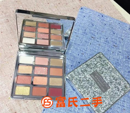 2019爆款蘇卡娜16色網(wǎng)紅大地桃花妝眼影OEM詳情請(qǐng)了解