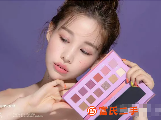 粉瑟新品后現代眼影怎么樣？有用過的嗎？多少錢一盒呢