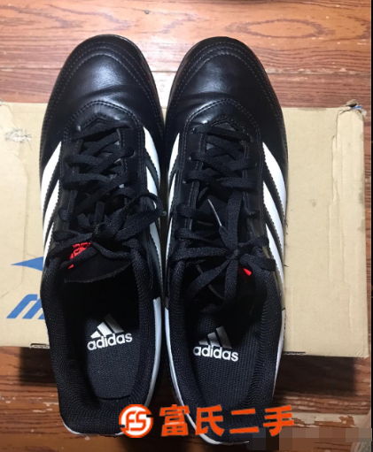 出Adidas二雙全新正品43碼碎釘足球鞋 實物圖