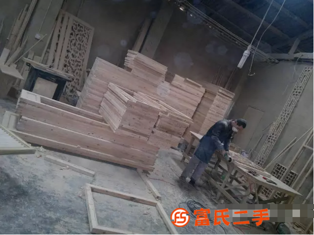 實(shí)木雕花掛件中式隔斷防腐木花箱中式大門