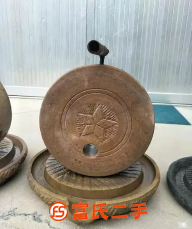 轉(zhuǎn)運(yùn)石小石磨，包漿醇厚，造型漂亮，可用來(lái)裝飾擺件做茶托不錯(cuò)，