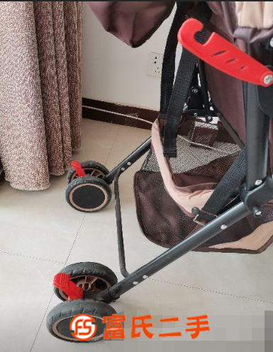 嬰兒推車9.9成新，有減震，買回來我家小...