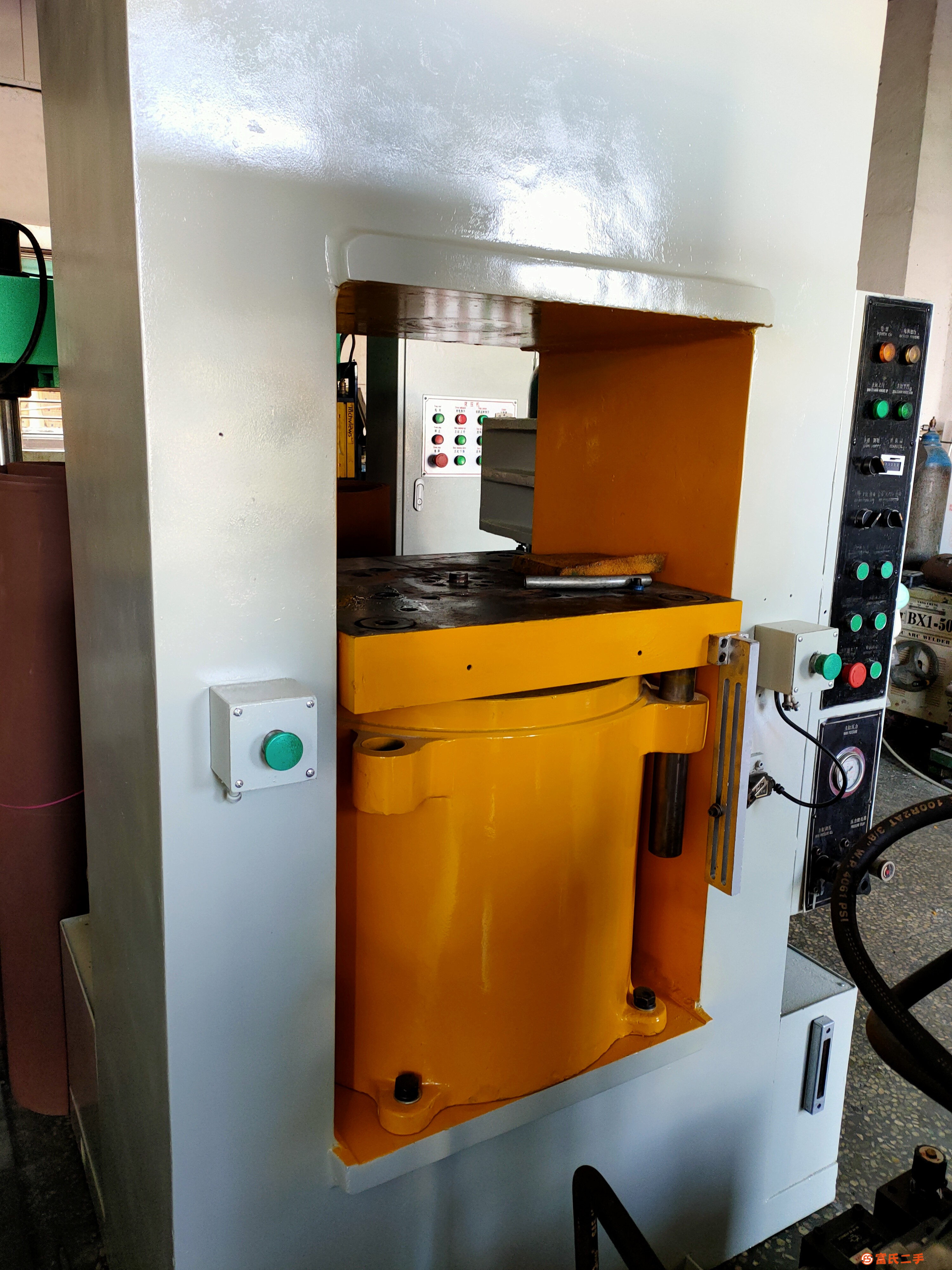 300噸框架式二手油壓機(jī)液壓機(jī)