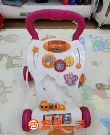 兒童學(xué)步車