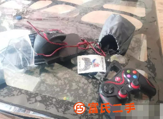 吃雞游戲鍵盤，還有手柄