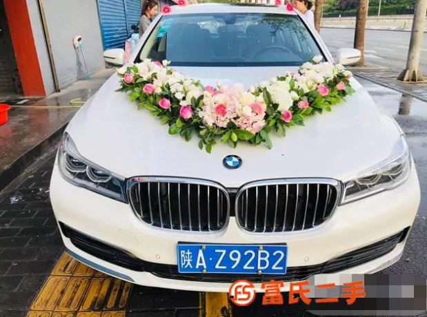 西安婚宴酒店鮮花裝飾價格、婚車鮮花報價表