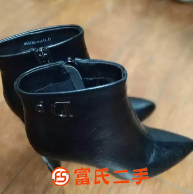 兩雙38碼真皮靴子便宜轉讓50
