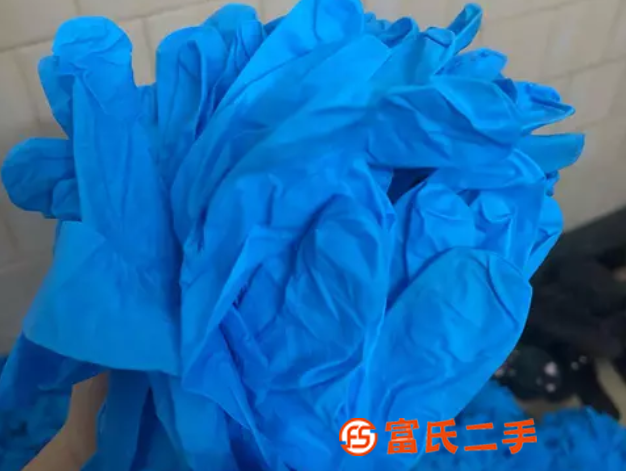 回收工廠廢舊白色藍色一次性手套，二手丁腈乳膠手套