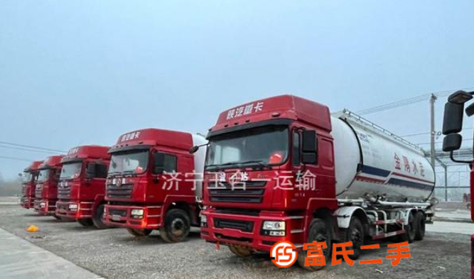 出售多臺17年德龍四橋水泥罐車濰柴375馬力48方瑞