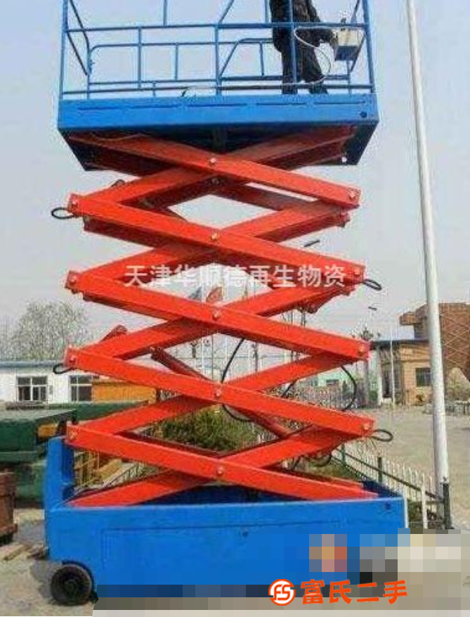 回收各種型號液壓升降機