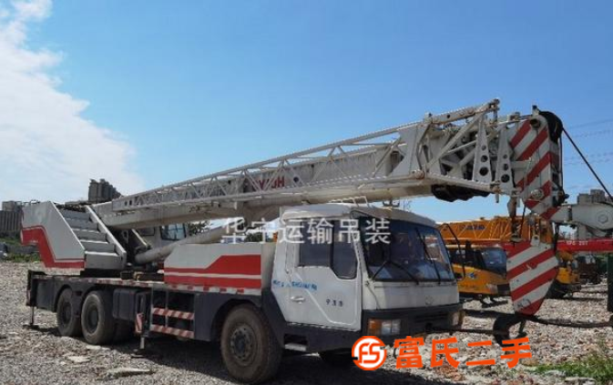 轉(zhuǎn)讓中聯(lián)30噸起重機(jī)手續(xù)齊全可過戶