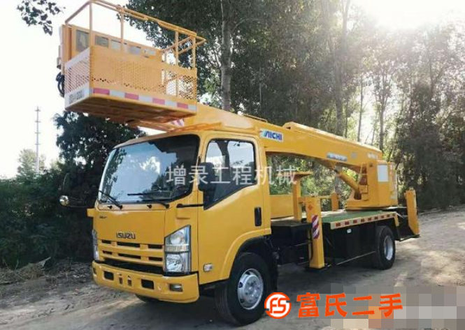 轉讓二手進口愛知28米高空作業車,五十鈴700p,電噴發動機