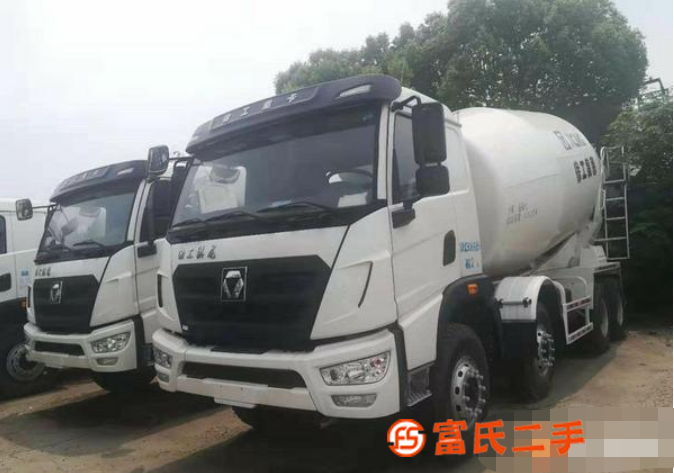 轉(zhuǎn)讓15年徐工庫(kù)存18方攪拌車多臺(tái)(國(guó)4排放)