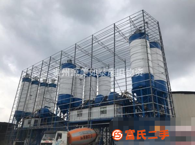 底價出售多個100噸150噸200噸水泥罐