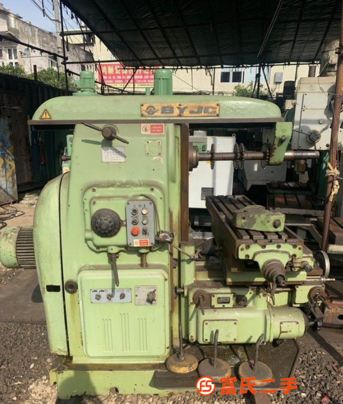 轉(zhuǎn)讓北京一機(jī)XA6132升降臺銑床