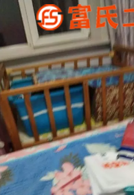 出售嬰兒床  100元