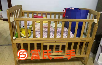 嬰兒床  200元
