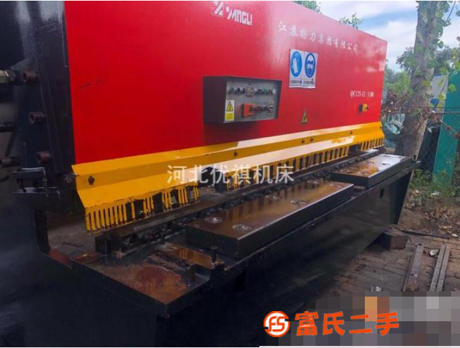 出售3.2米X12個厚液壓擺式剪板機一臺