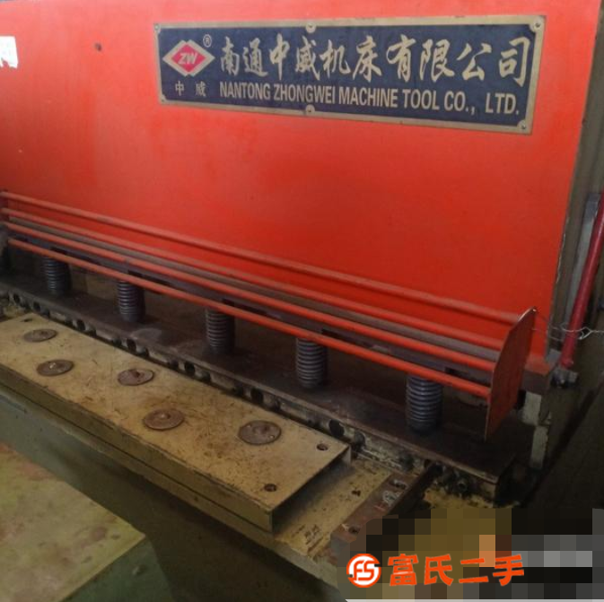 轉(zhuǎn)讓南通中威機(jī)床4╳2500液壓擺式剪板木幾