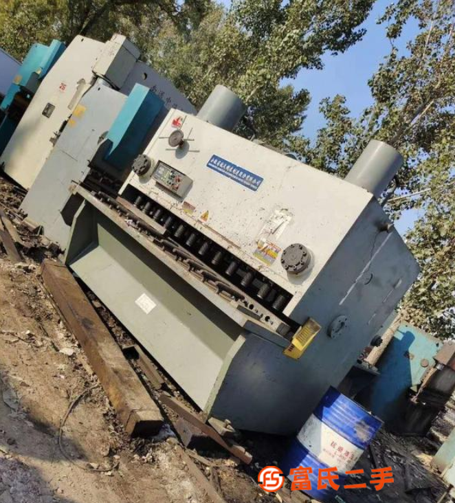 轉(zhuǎn)讓機(jī)械廠急售二手航天Q11Y-25x2500液壓閘式剪板機(jī)