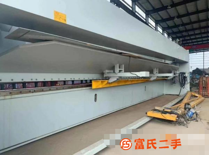 低價(jià)轉(zhuǎn)讓二手無(wú)錫神沖QC11Y-6x10000液壓閘式剪板機(jī)