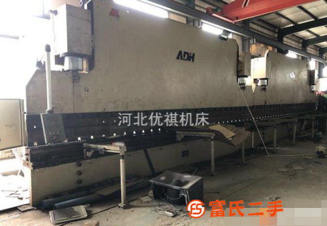 出售15米X1000T雙機(jī)聯(lián)動(dòng)折彎?rùn)C(jī)一臺(tái)
