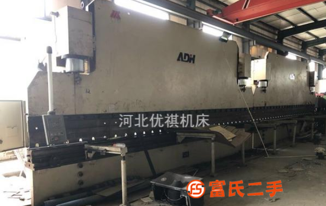 出售15米X1000T雙機(jī)聯(lián)動(dòng)折彎?rùn)C(jī)一臺(tái)