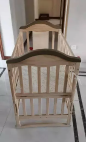 嬰兒床  80元