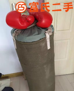 拳擊沙包/沙袋+拳擊手套 八成新  150元