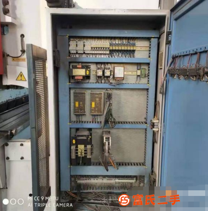 轉(zhuǎn)讓廠家處理二手江蘇亞威160-4100電液伺服數(shù)控折彎?rùn)C(jī)二
