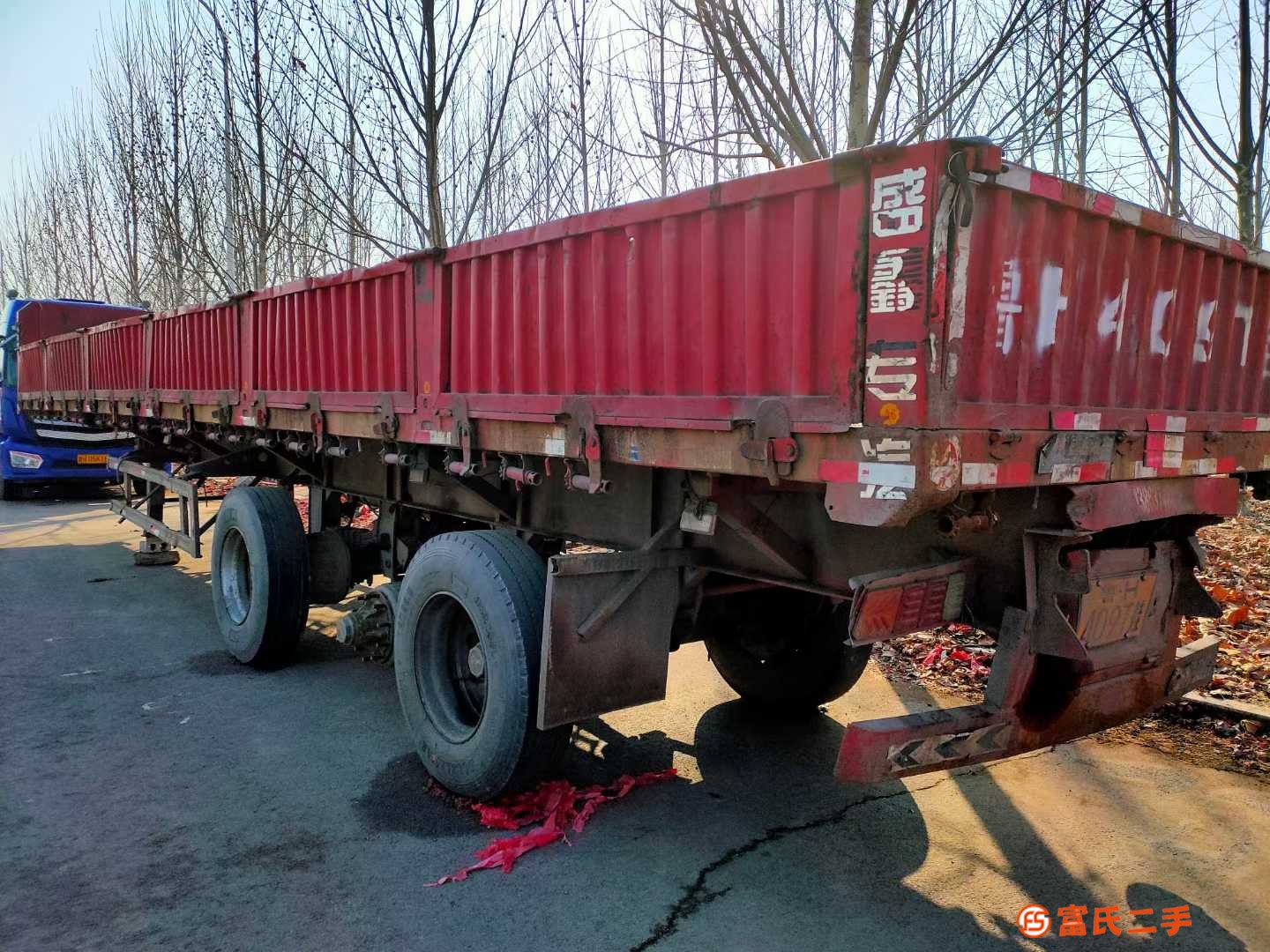 低價出售二手13米60標箱側翻半掛車，審車到9月份，2萬多