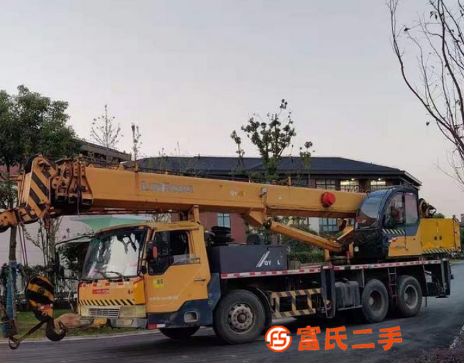 轉(zhuǎn)讓柳工10噸一手車白菜價(jià)車況優(yōu)