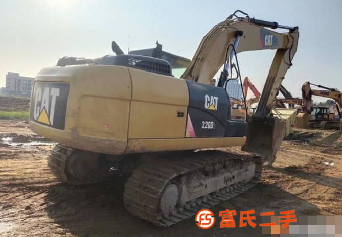 轉(zhuǎn)讓15年卡特320D2，