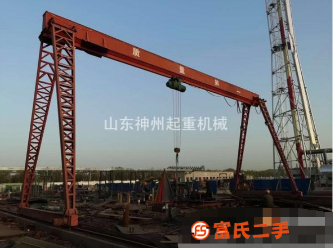 轉(zhuǎn)讓9.9成新2020年出廠的十噸龍門(mén)起重機(jī)，跨度18米