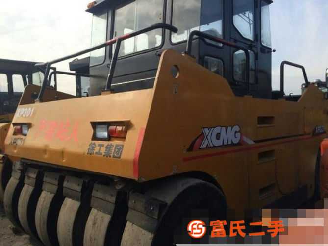 轉(zhuǎn)讓虧本處理二手閑置徐工26噸 30噸膠輪 262震動(dòng)壓路機(jī)