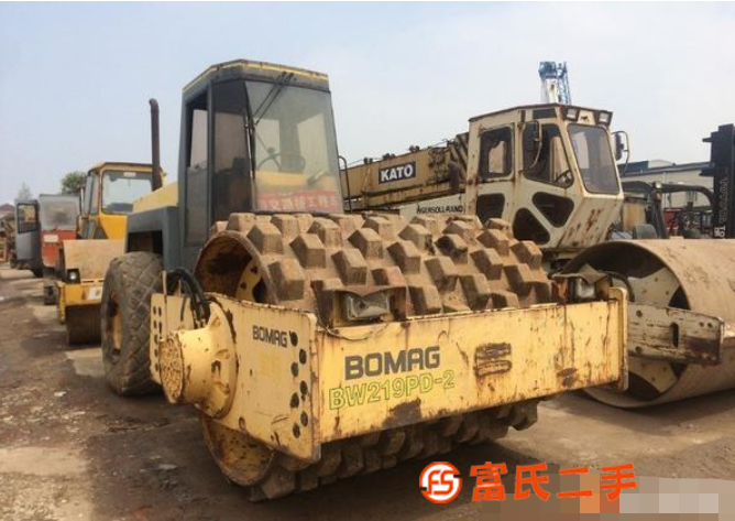 轉(zhuǎn)讓一臺(tái)二手寶馬格羊角碾壓路機(jī)