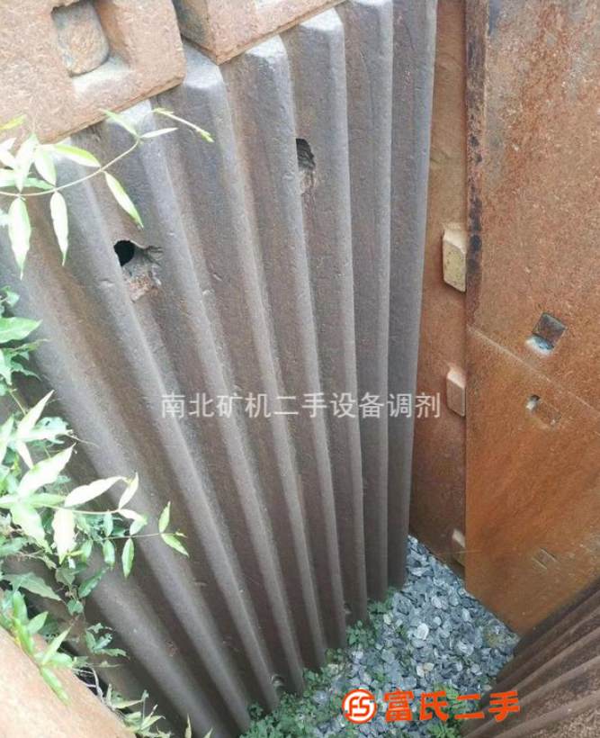 出售二手900x120鄂式破碎機(jī)