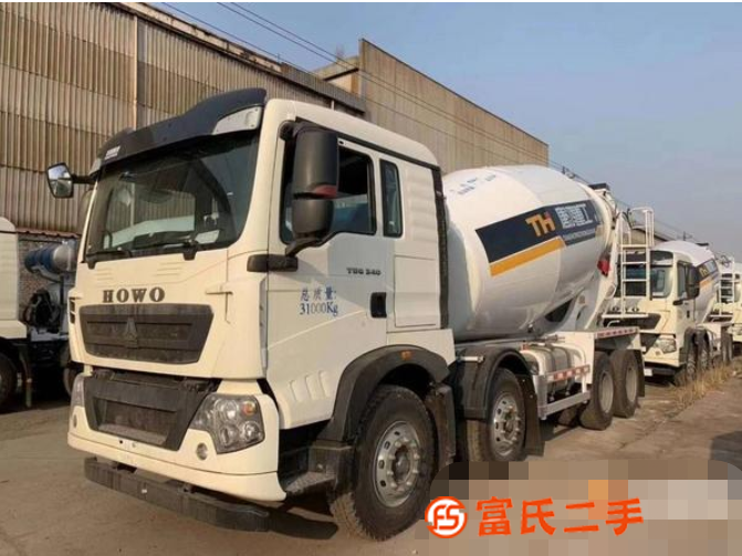 轉讓車場急需低價處理一批二手水泥罐車
