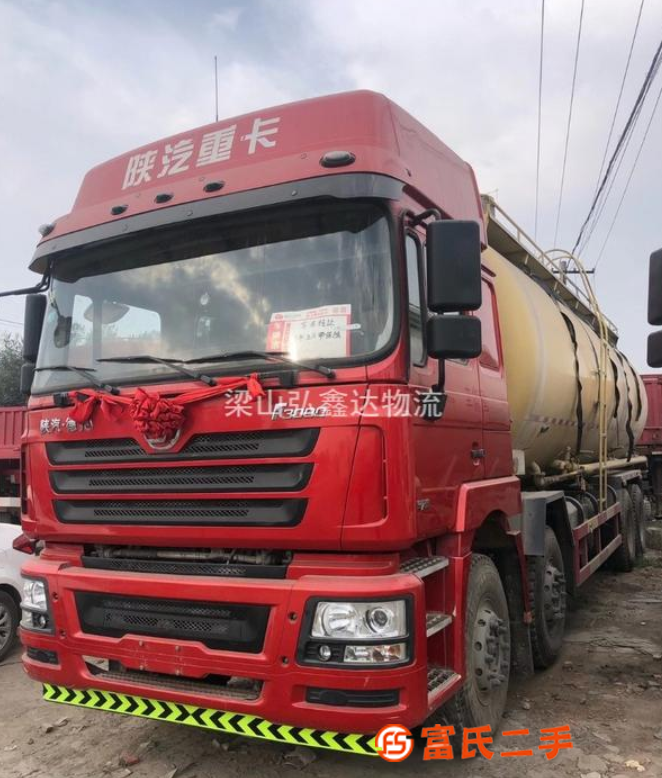 轉(zhuǎn)讓19年6月上戶,豪沃前四后八散裝水泥罐車,52立方瑞江