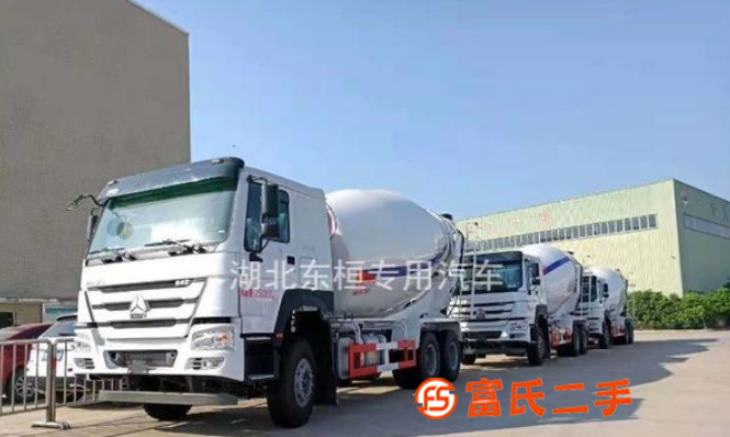 重汽豪沃水泥罐車廠家直銷 價格低 質量有保證