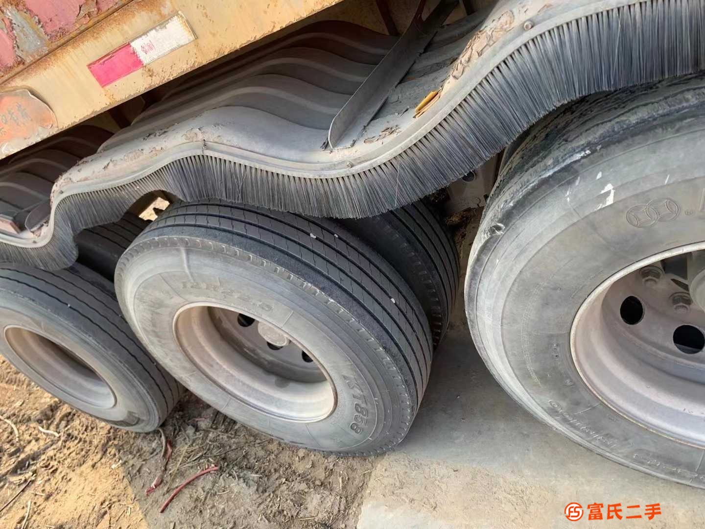 轉讓二手7.5米自卸后翻半掛車，拉20英尺集裝箱，8成新輪胎，原車手續